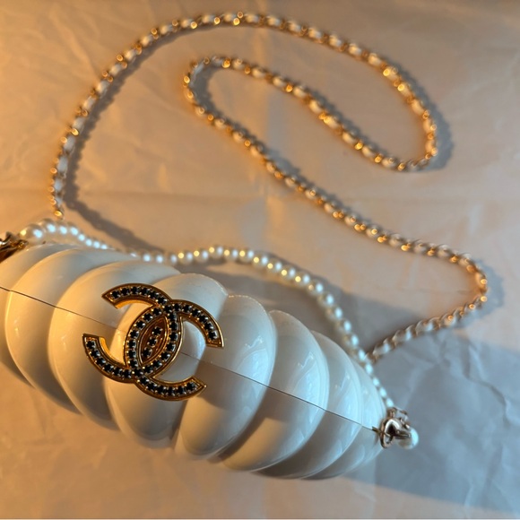 Rare VIP Limited Edition Minaudière Shell Crossbody/Clutch with Original Box Set - Picture 4 of 8